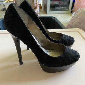 Pelle Moda suede pumps